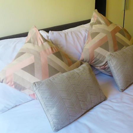 Entire 2 Bed Ground Floor Apartment Central But Quiet Newmarket  Exterior foto