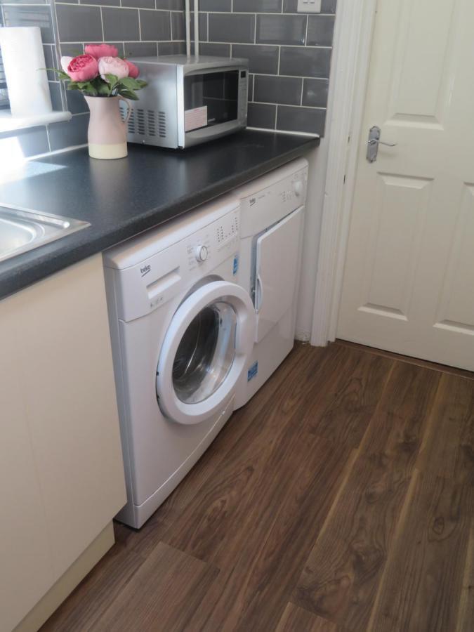 Entire 2 Bed Ground Floor Apartment Central But Quiet Newmarket  Exterior foto