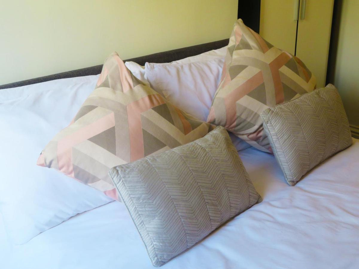 Entire 2 Bed Ground Floor Apartment Central But Quiet Newmarket  Exterior foto