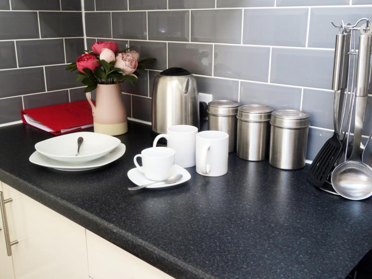 Entire 2 Bed Ground Floor Apartment Central But Quiet Newmarket  Exterior foto
