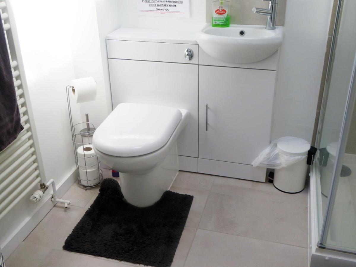 Entire 2 Bed Ground Floor Apartment Central But Quiet Newmarket  Exterior foto